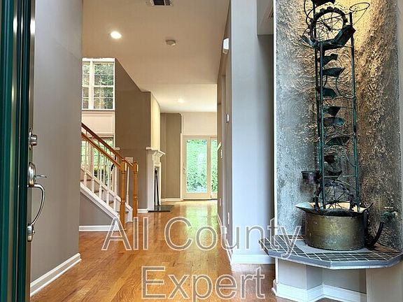3rd image of 2046 Beaumont Ln