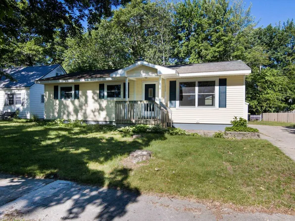 1222 Arbutus Ct, Traverse City, MI 49686