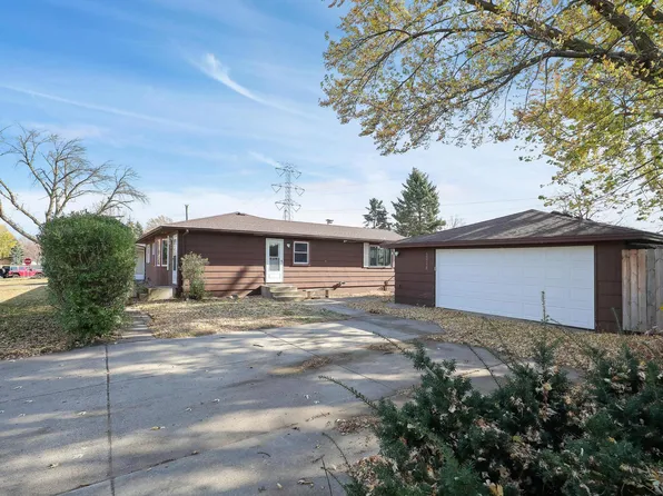 2018 Shale Ln, Eagan, MN 55122