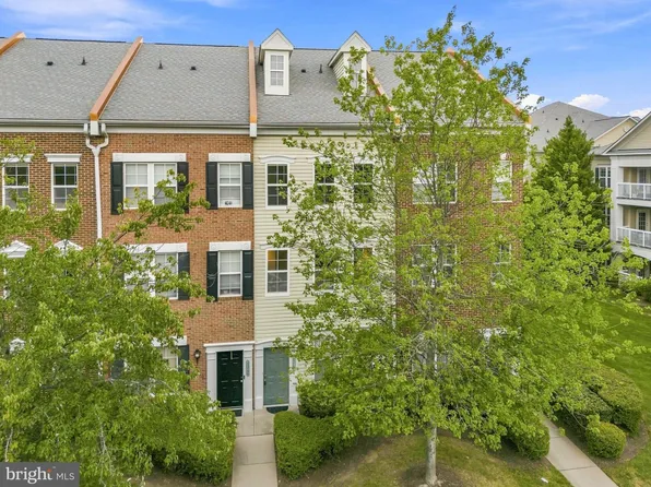 42524 Hollyhock Ter, Ashburn, VA 20148