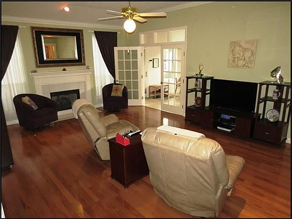 ANOTHER LOOK AT FAMILY ROOM SHOWING THE CROWN MOLDING AND CEILING FAN.