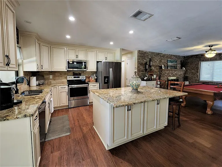 3104 Clovewood Pl — Photo 2