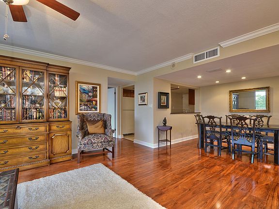 5th image of 2611 Bayshore Blvd APT 404