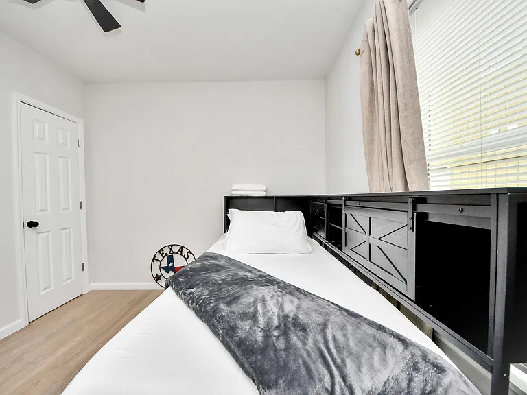 2811 Winbern St — Photo 24