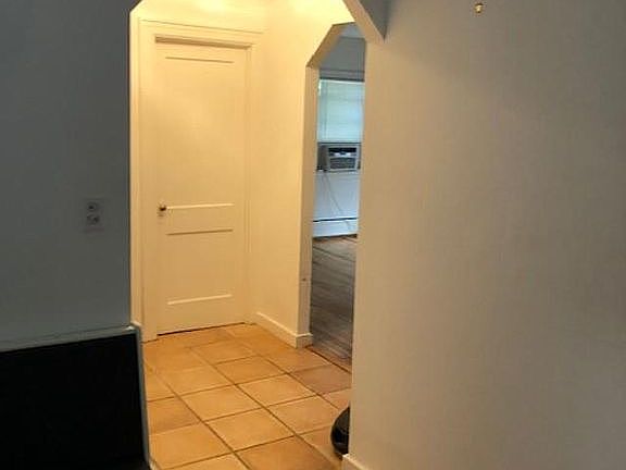 4th image of 161 Southlawn Ave
