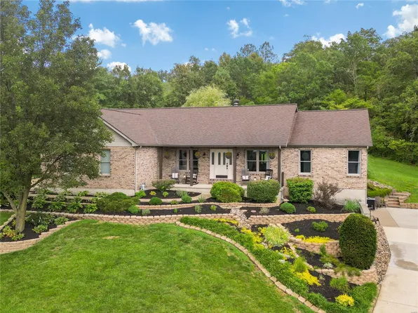 4 Darwin Ct, Columbia, IL 62236