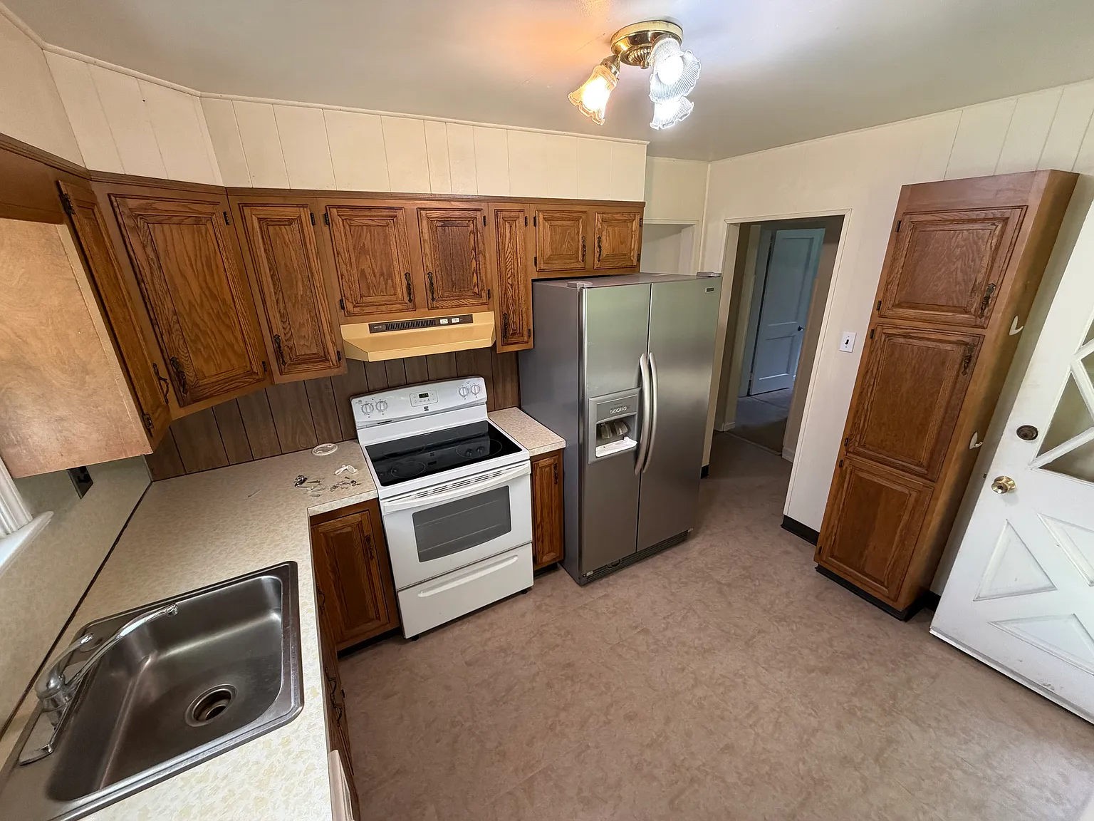 3 bed, 1.5 bath, 1170 sqft, $2,400 — Photo 3