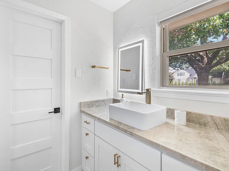 3908 Royal Ln — Photo 16