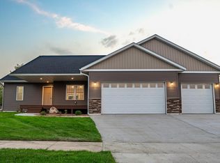 3011 Acorn Trl, Faribault, MN 55021