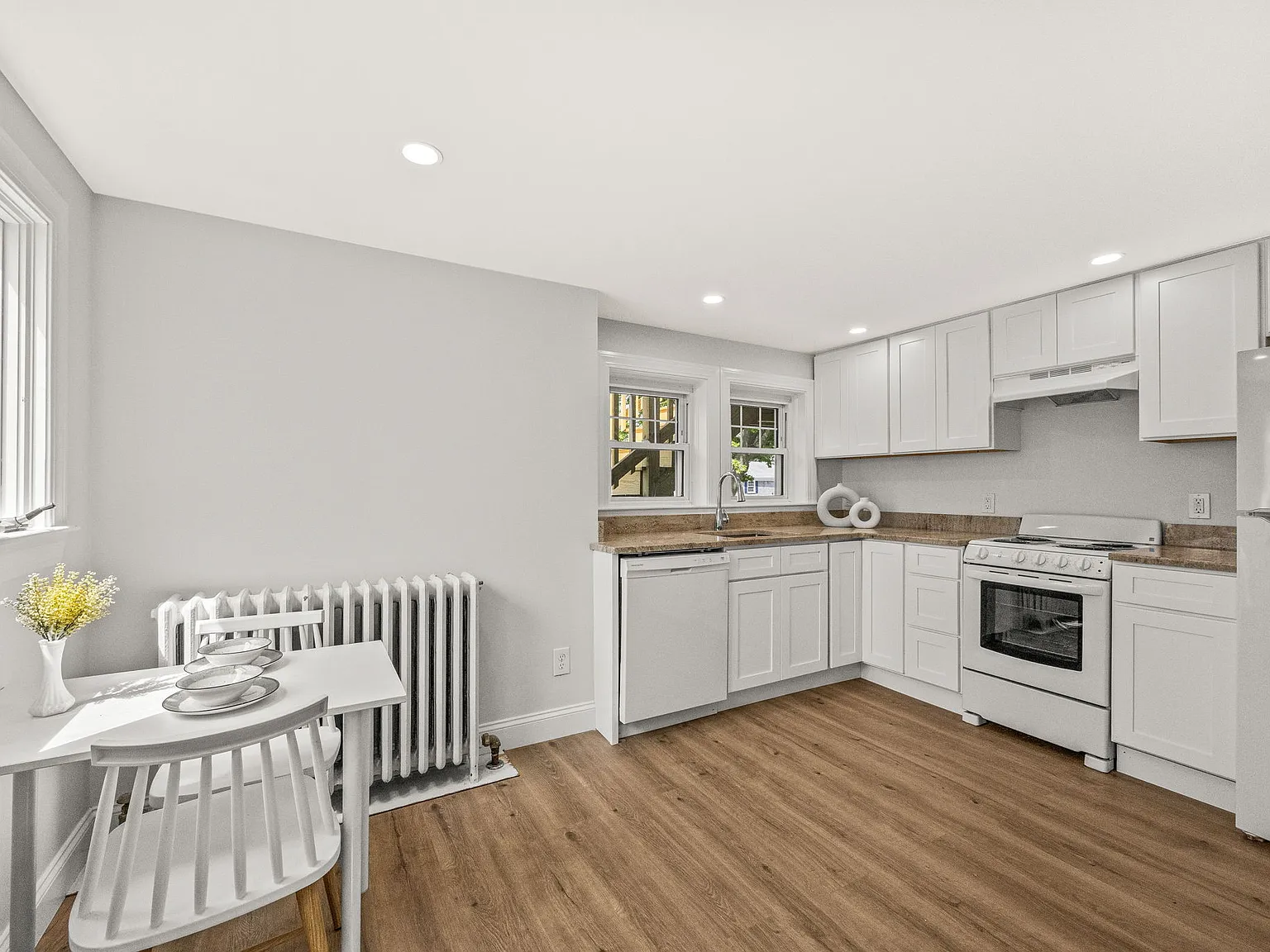 3 bed, $3,200 — Photo 2