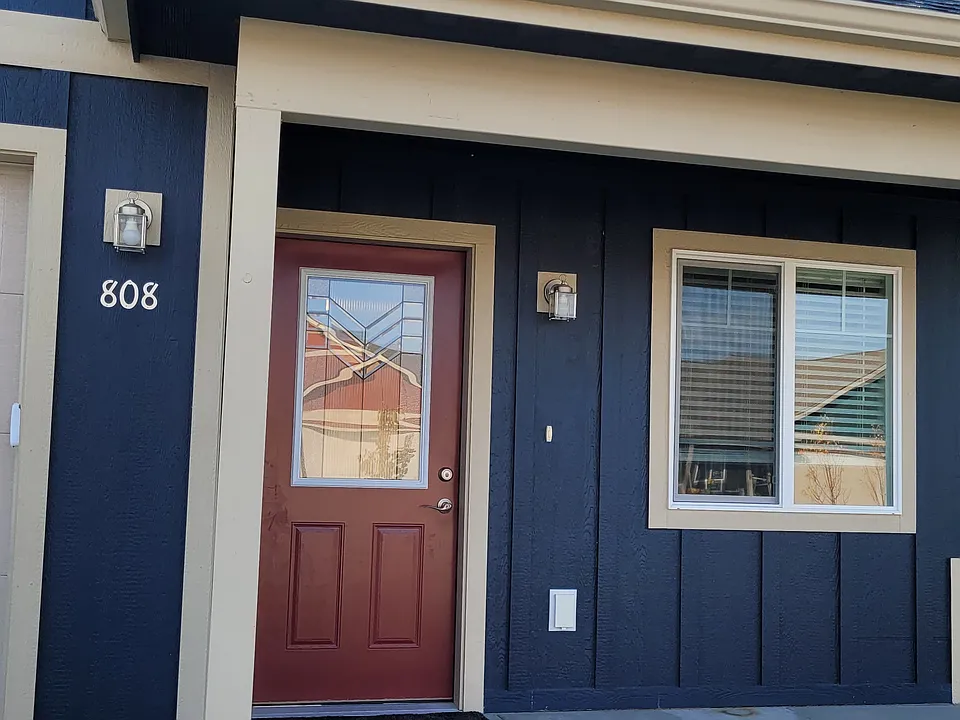 808 Foxglove Dr