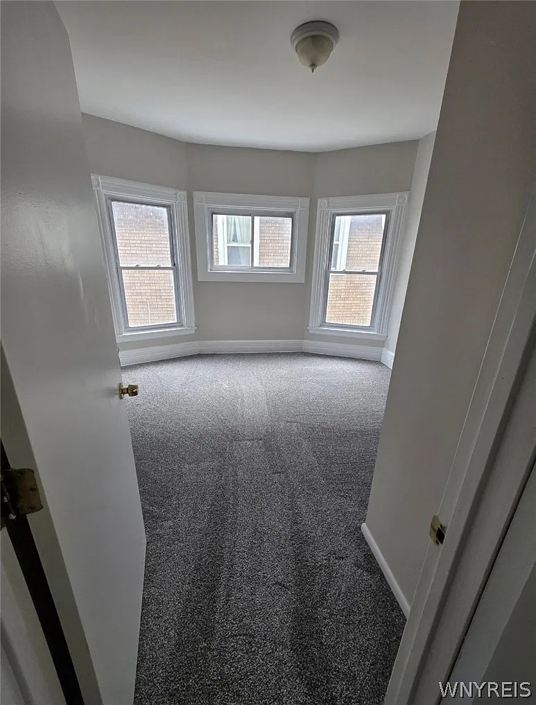 2 bed, 1.0 bath, 2924 sqft, $1,200 — Photo 3