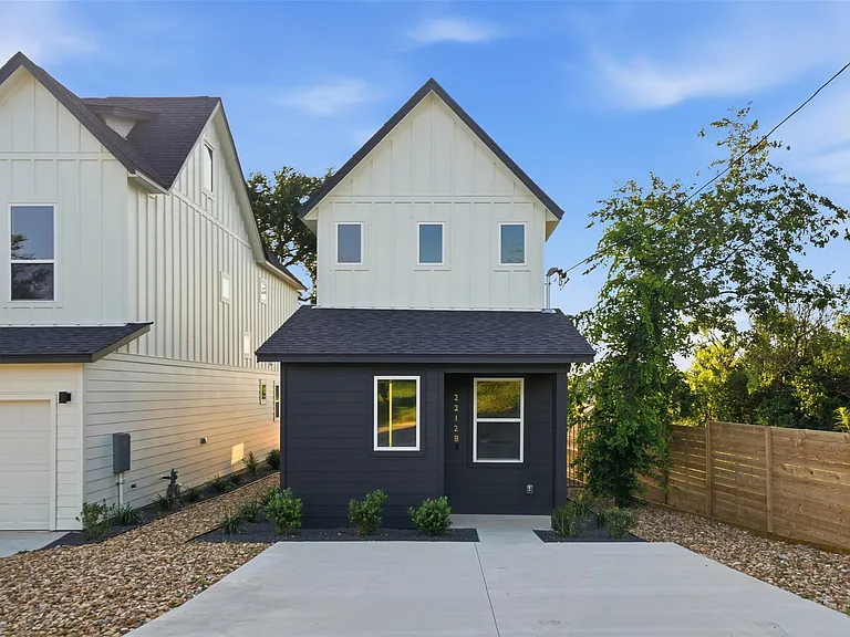 2212 Yellow Jacket Ln #2 — Photo 1