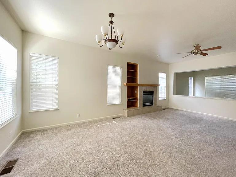 1115 Waverly Dr — Photo 10