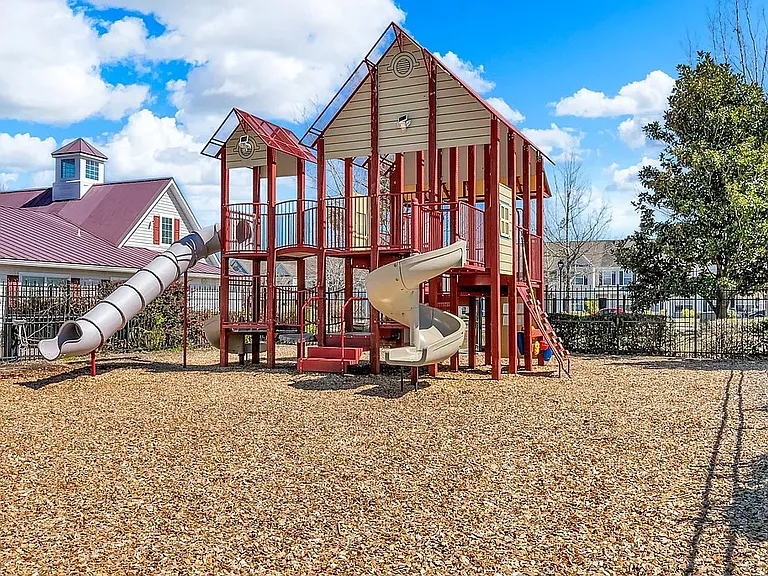 137 Fairgreen St — Photo 41