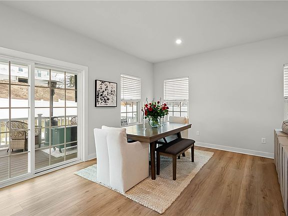 4th image of 122 Westbury Dr