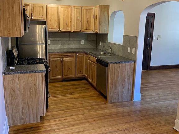 3rd image of 1001 E 28th St #7895244