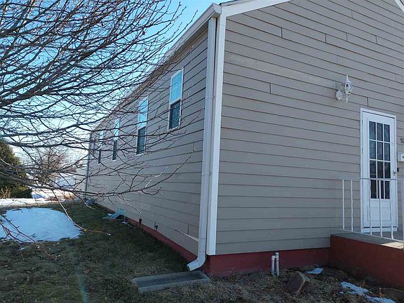 2nd image of 924 Sherman St