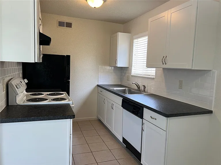 806 Natalie St #D — Photo 1
