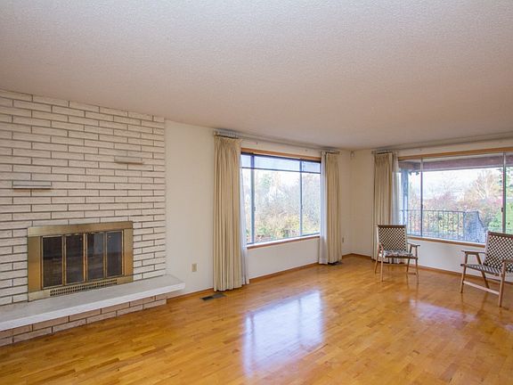 3rd image of 4616 89th Avenue Ct W