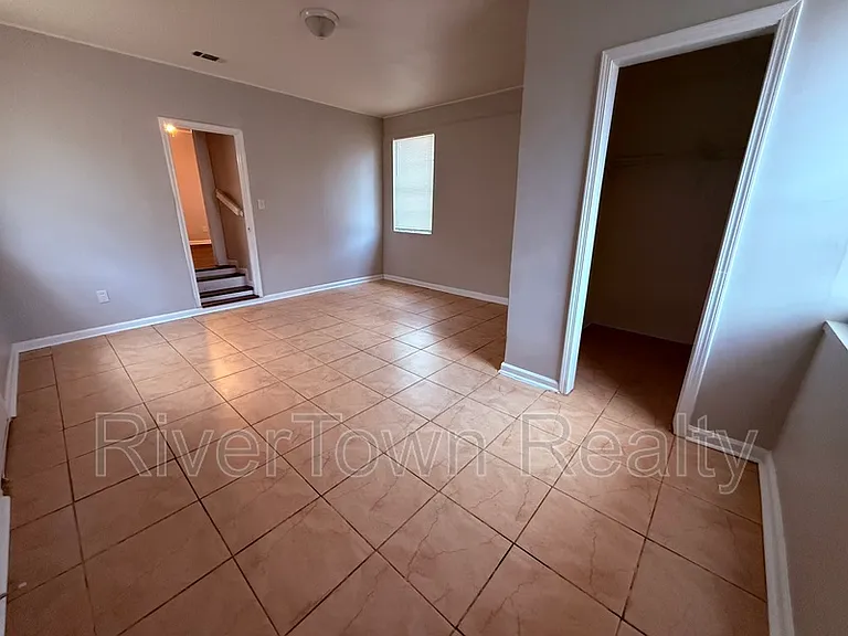 1454 Delano Ave — Photo 15
