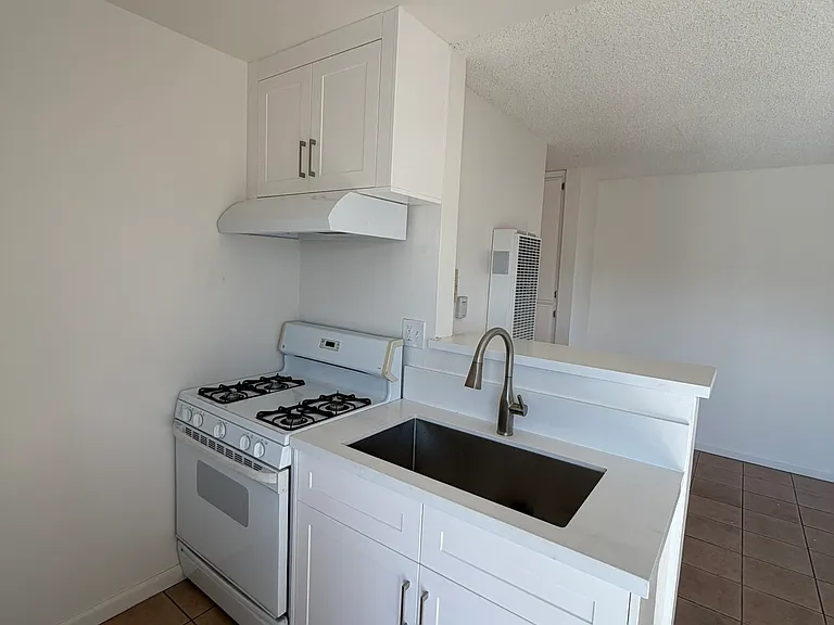 828 N Neptune Ave #4 — Photo 6