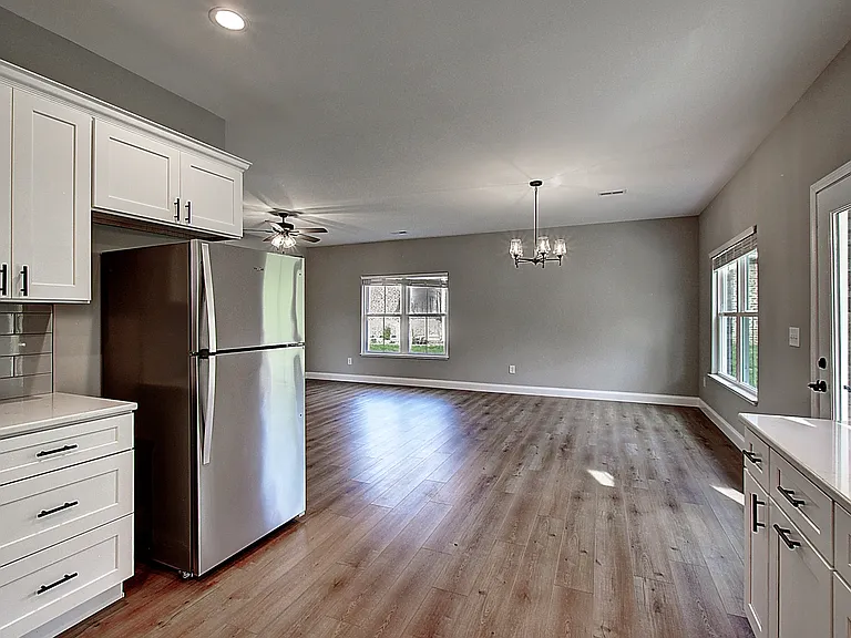 209 University Pkwy #36 — Photo 15
