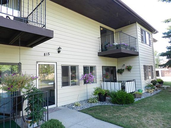 3rd image of 815 32nd Ave N