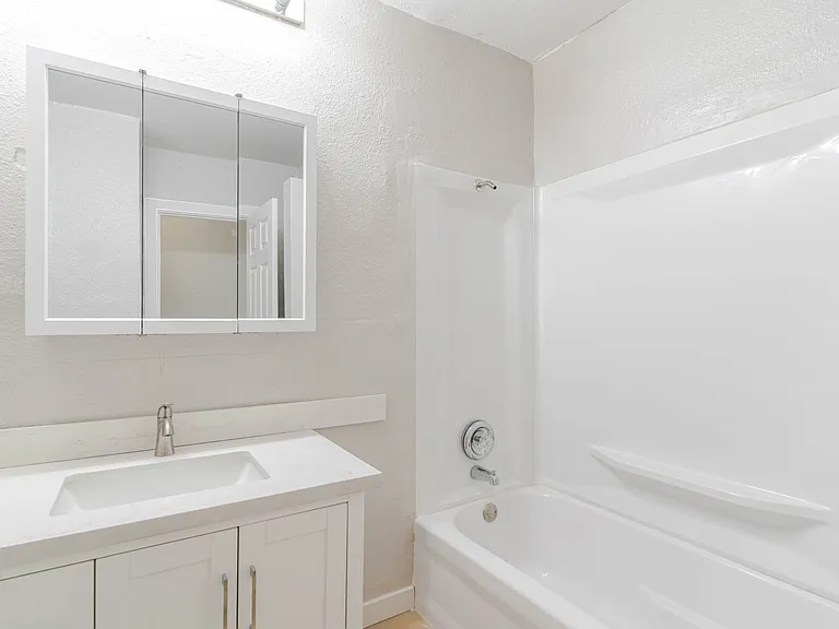 7137 Greeley St #7 — Photo 10