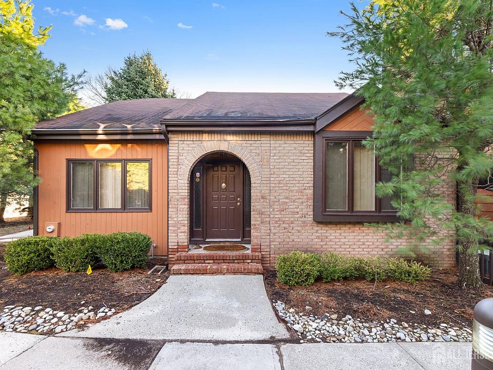 1st image of 55 Riverbend Dr