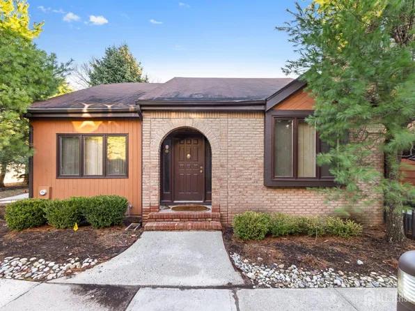 55 Riverbend Dr, North Brunswick, NJ 08902