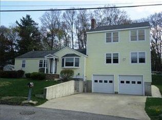 27 Minchin Dr, Woburn, MA 01801