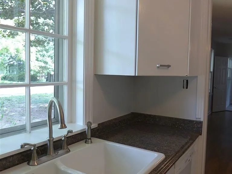 699 Shotwell St — Photo 14