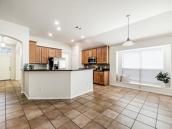 4th image of 414 Dartmoor Dr