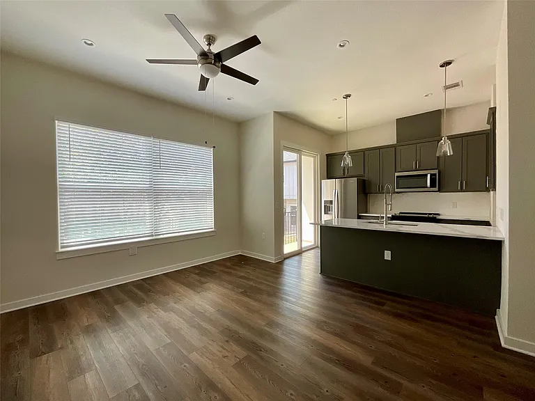 12001 Vista Parke Dr #203 — Photo 3