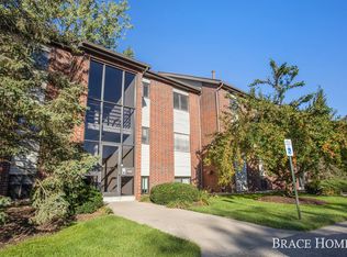 3382 Devonwood Hls NE APT F, Grand Rapids, MI 49525
