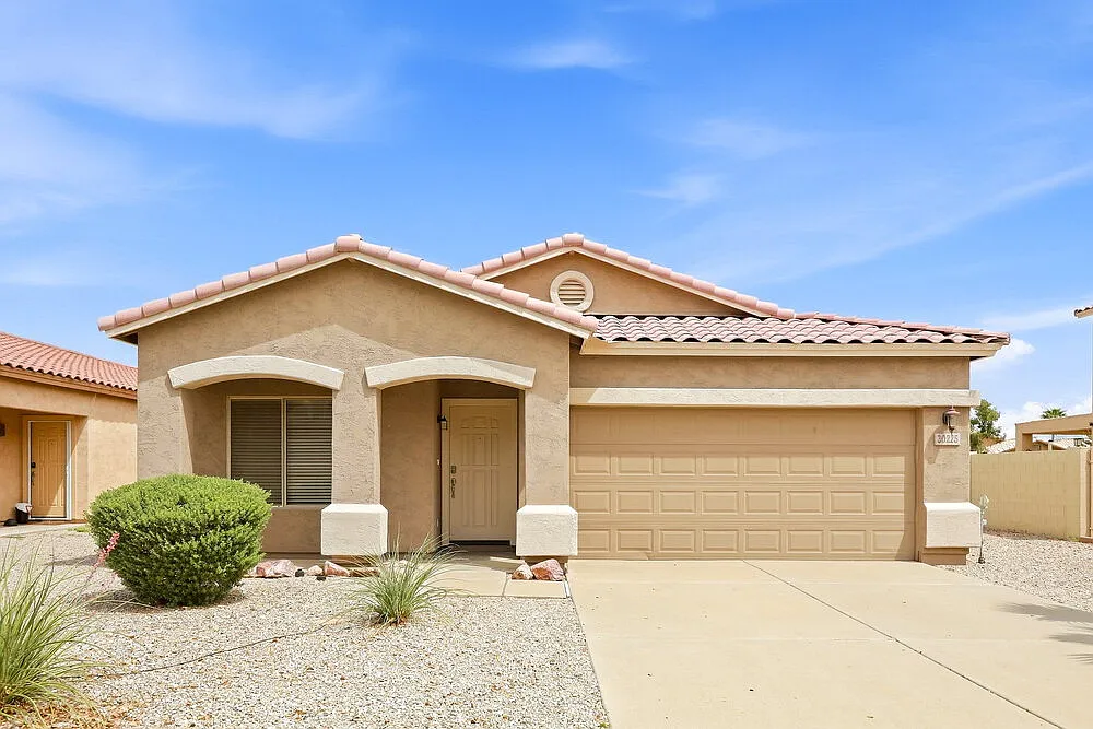 4 bed, 2.0 bath, 1909 sqft, $1,925 — Photo 1
