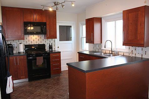 3rd image of 1237 Oaklawn St NE