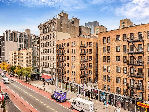 4th image of 208 W 23rd St APT 305