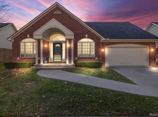 16492 Waverly Cir, Clinton Township, MI 48038