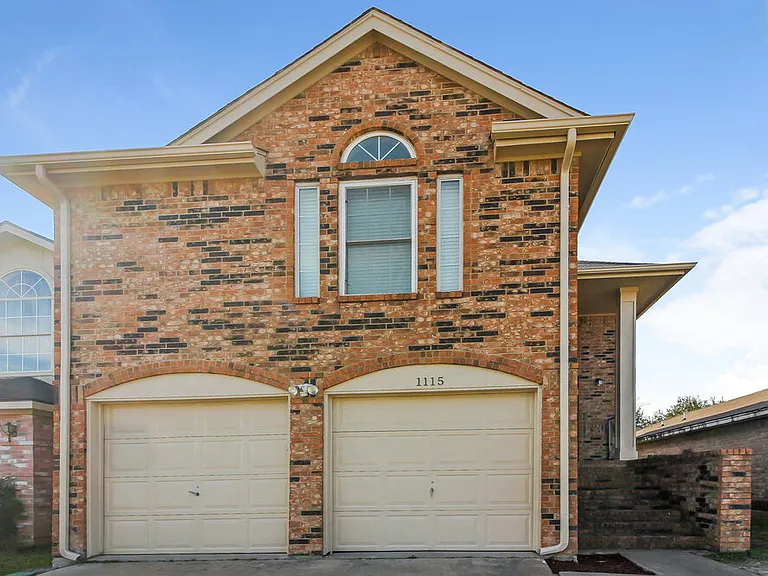 1115 Colbert Ln — Photo 1