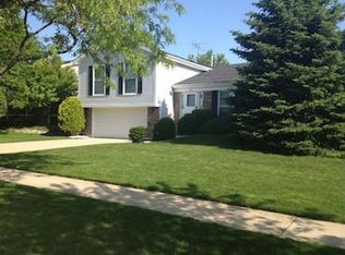 768 Stonebridge Ln, Crystal Lake, IL 60014
