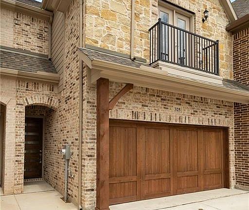 5th image of 325 Featherstone Trl