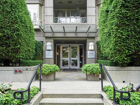3rd image of 1316 W 11th Ave #905