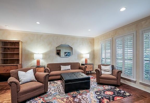 4th image of 2815 Bee Cave St