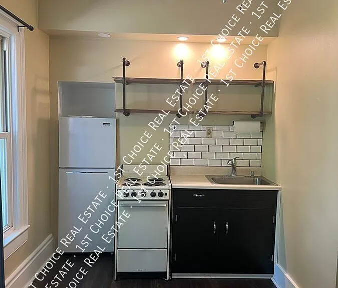 400 1/2 E Cass St — Photo 5