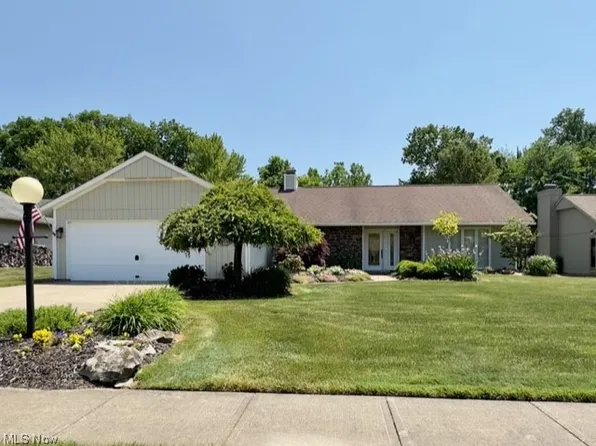 21511 Meadows Edge Ln, Strongsville, OH 44149