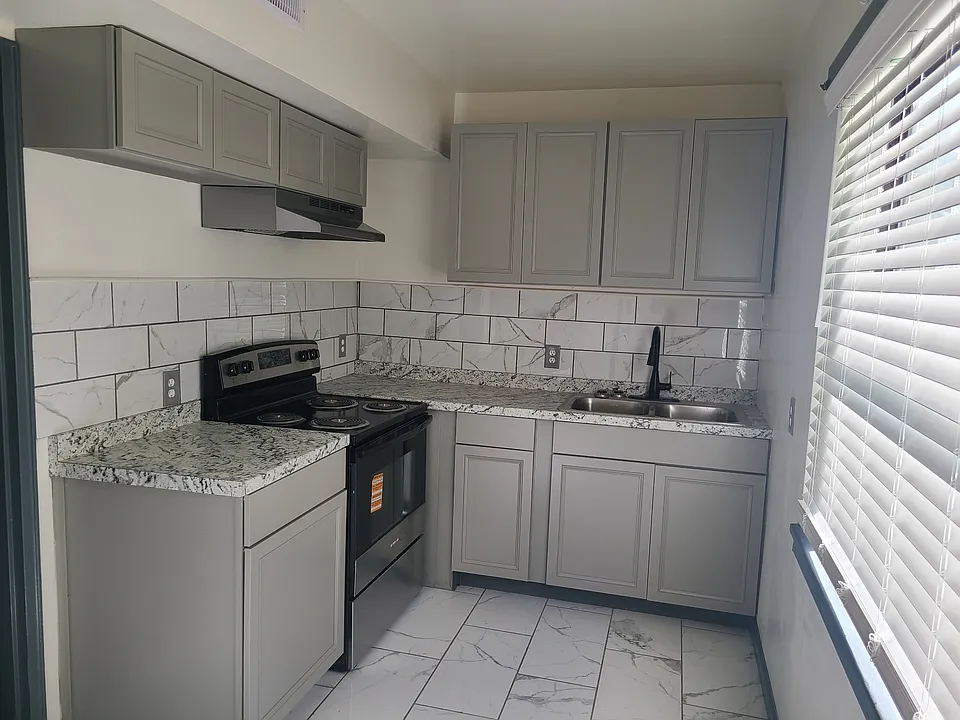 615 Biltmore Ave #S1