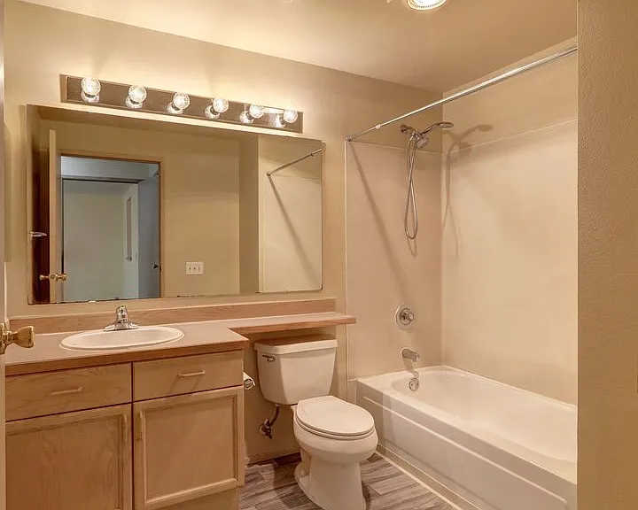 901 Sunset Blvd NE #D213 — Photo 11