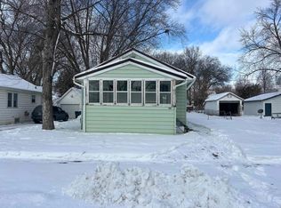 832 Dawson St, Waterloo, IA 50703